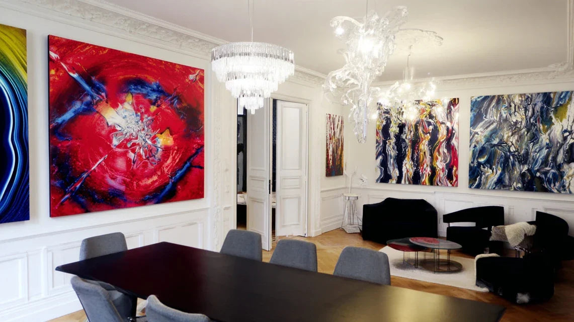 Créer une collection murale cohérente avec des tableaux de styles variés