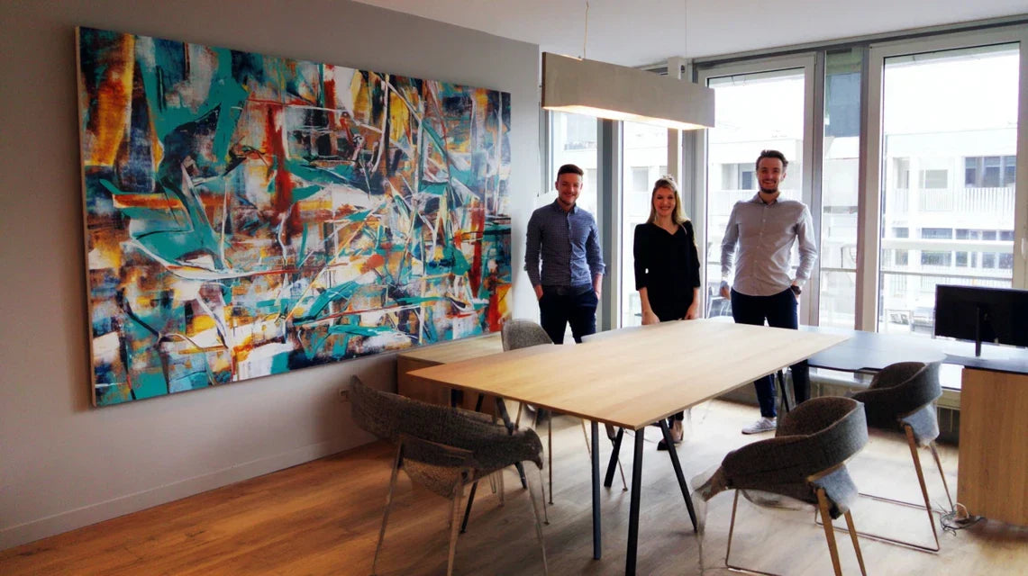 Pourquoi installer un tableau mural dans un bureau professionnel change tout ?