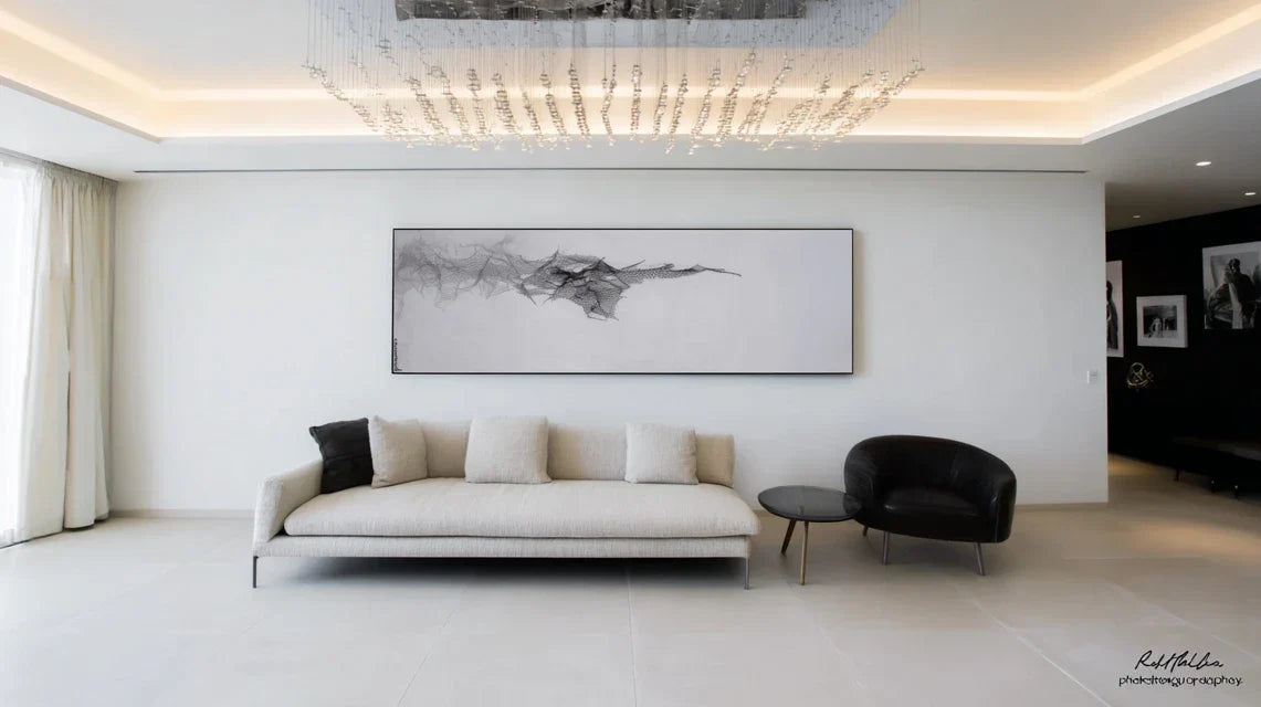 Choisir des œuvres minimalistes pour apaiser une déco complexe