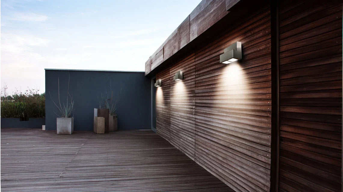 Éclairage solaire pour œuvres extérieures : mettez vos tableaux en lumière sans fil