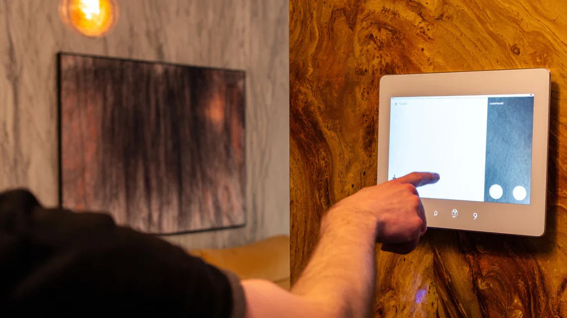 Peut-on automatiser un éclairage de tableau avec domotique ?