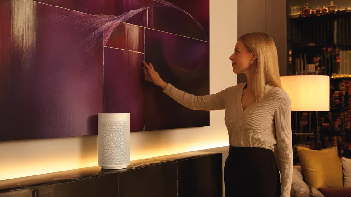Commande vocale d’ambiance autour d’une œuvre murale