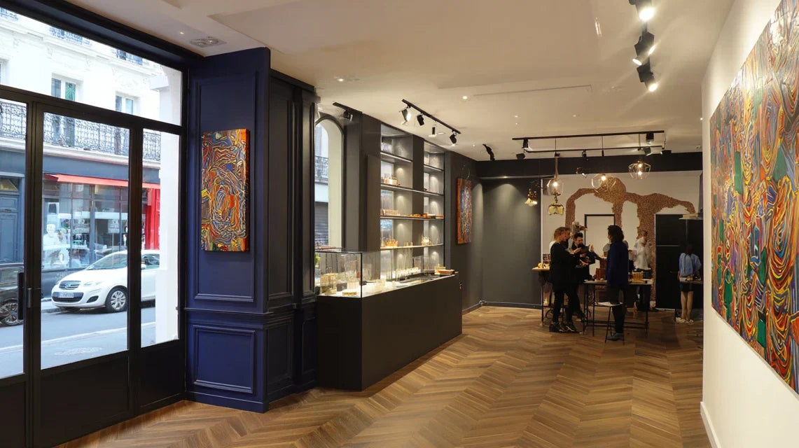 Installer des tableaux dans un commerce : attirer l’œil et asseoir sa marque