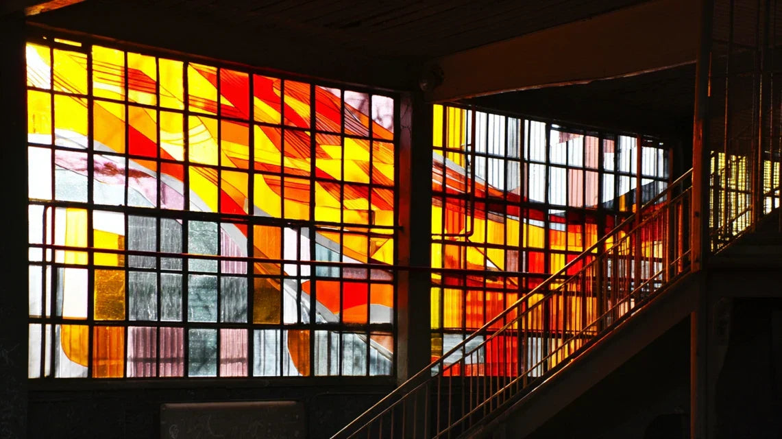 Tableaux muraux et verrières : jouer avec la transparence et la lumière