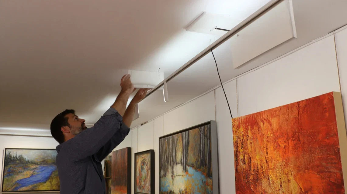 Rails d’éclairage pour mur galerie : installation et rendu