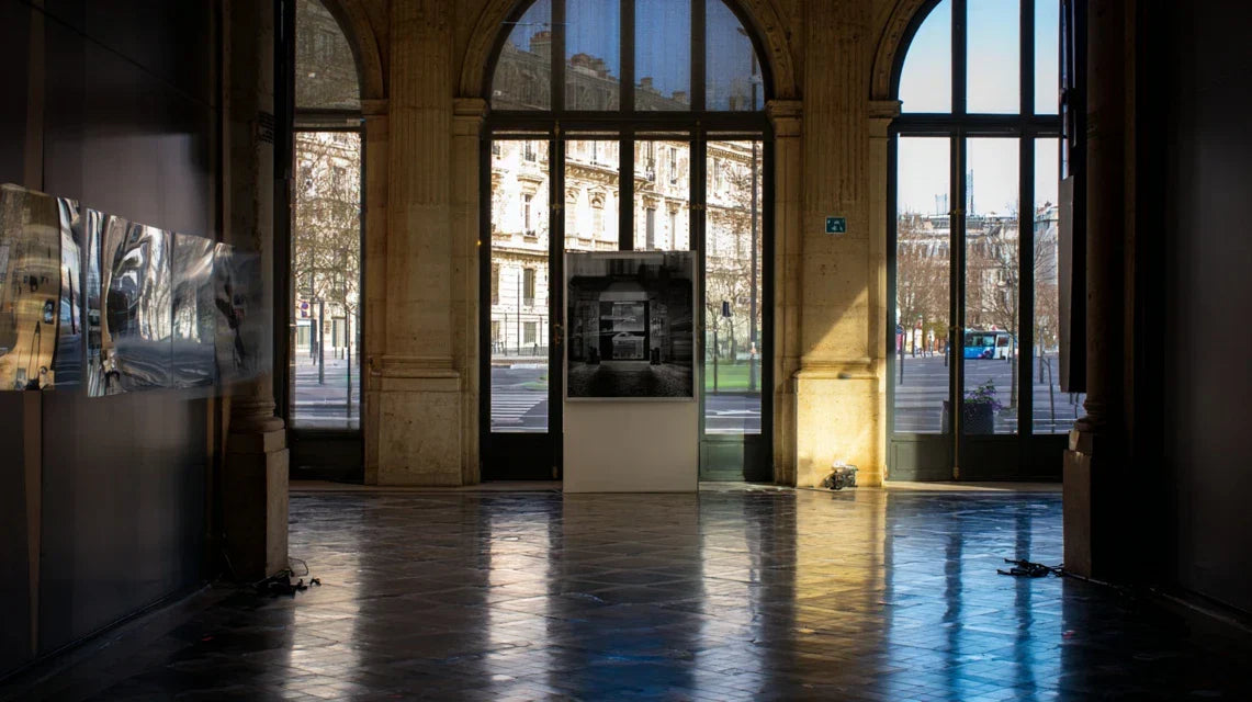 Positionner des tableaux face à des ouvertures : bénéfices et risques