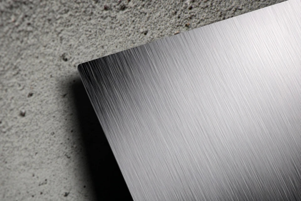 Alu Dibond brossé : une finition brute et élégante à connaître