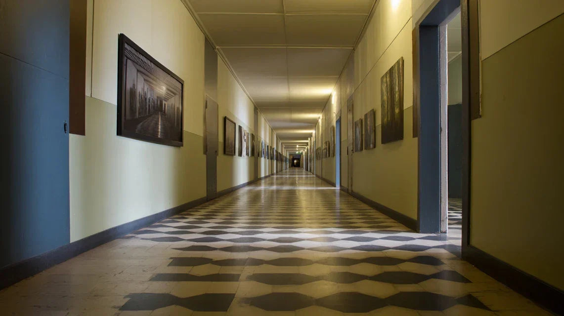 Accentuer la perspective d’un couloir grâce à un enchaînement de tableaux