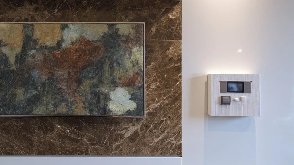 Comment masquer une zone peu esthétique avec une œuvre ?