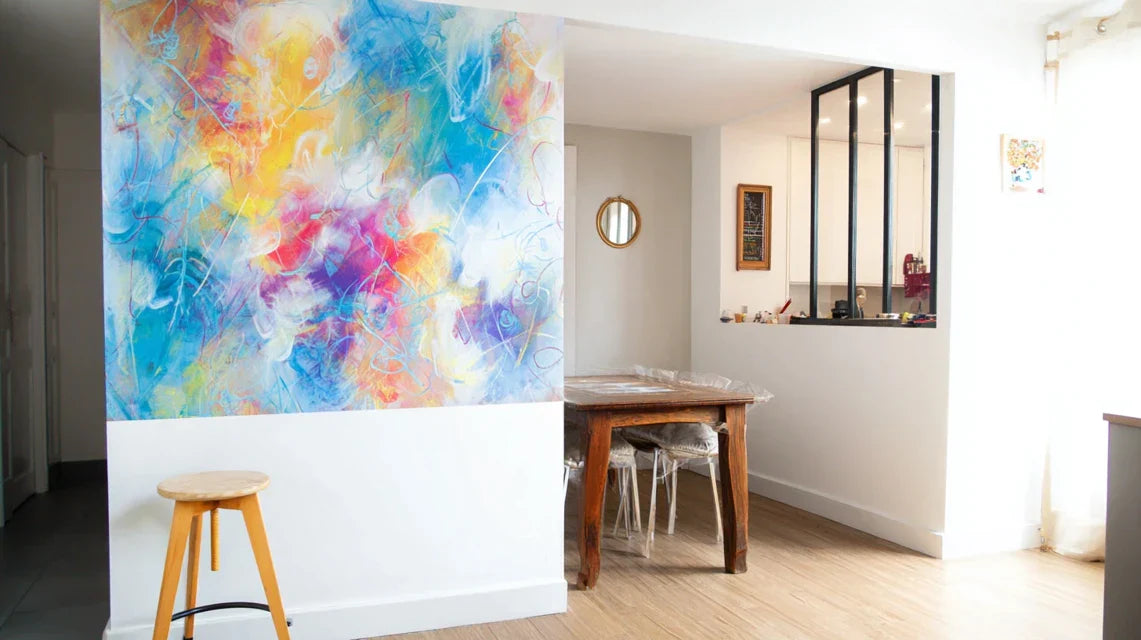 Mur blanc + tableau fort : un duo plus évolutif que la peinture