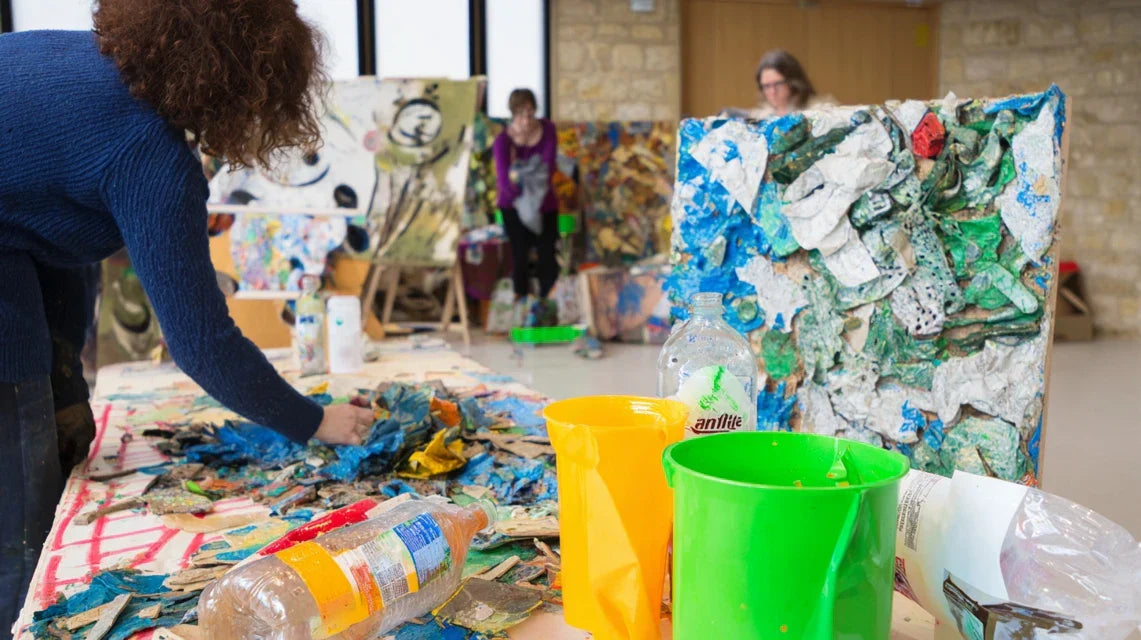 Matériaux recyclés et écologiques : art responsable et esthétique engagée