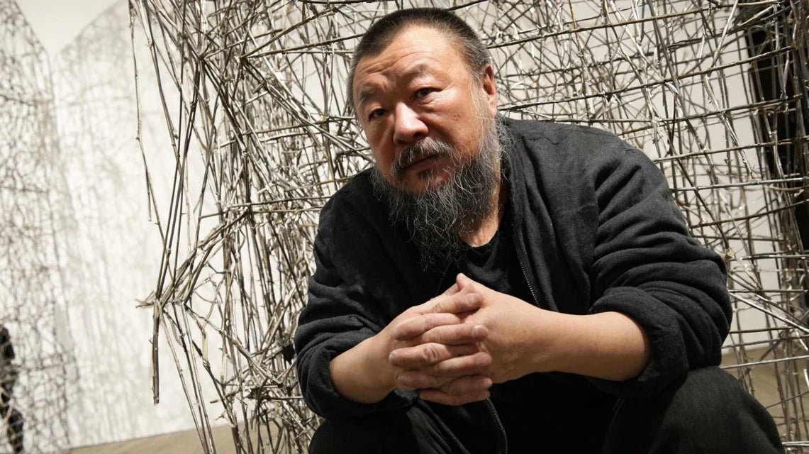 Biographie dâAi Weiwei : lâartiste dissident chinois entre installations puissantes et combats politiques