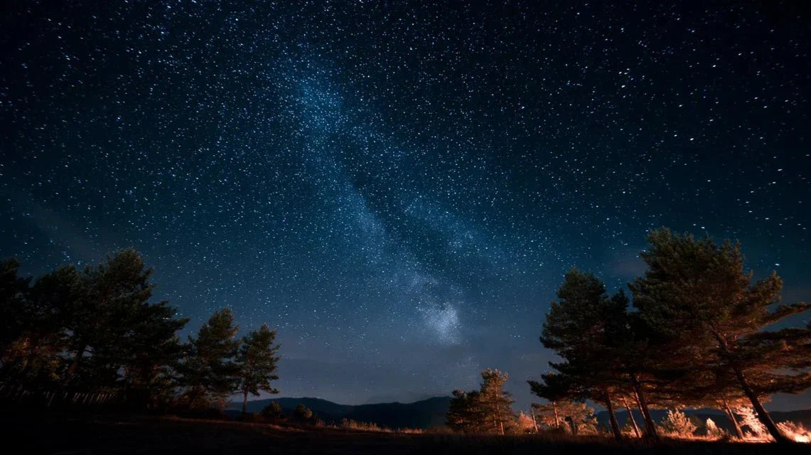 Comment capturer l'immensité cosmique dans les paysages nocturnes étoilés ?