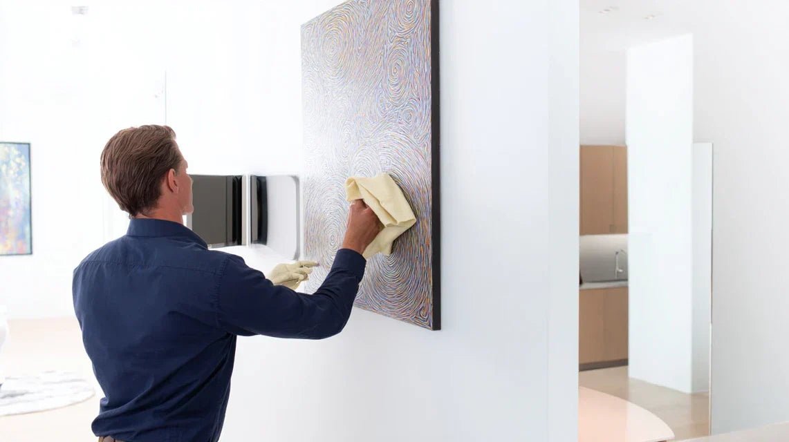 Comment nettoyer un tableau en verre acrylique sans laisser de traces ?