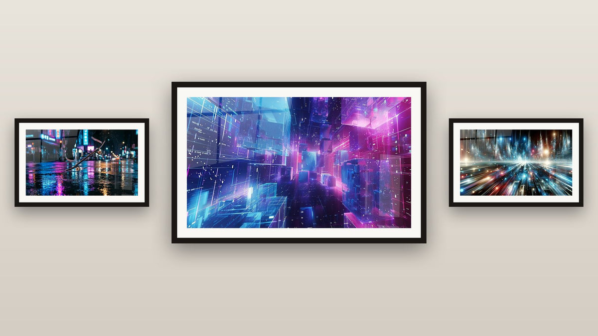 Galerijwand met drie ingelijste schilderijen, waaronder Futuristische cyberpunkstad en Hartslag van een Elektrische Stad