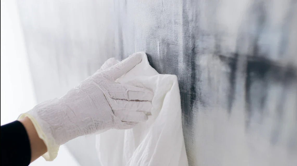 Dépoussiérage spécialisé : retirez la poussière sans abîmer vos tableaux