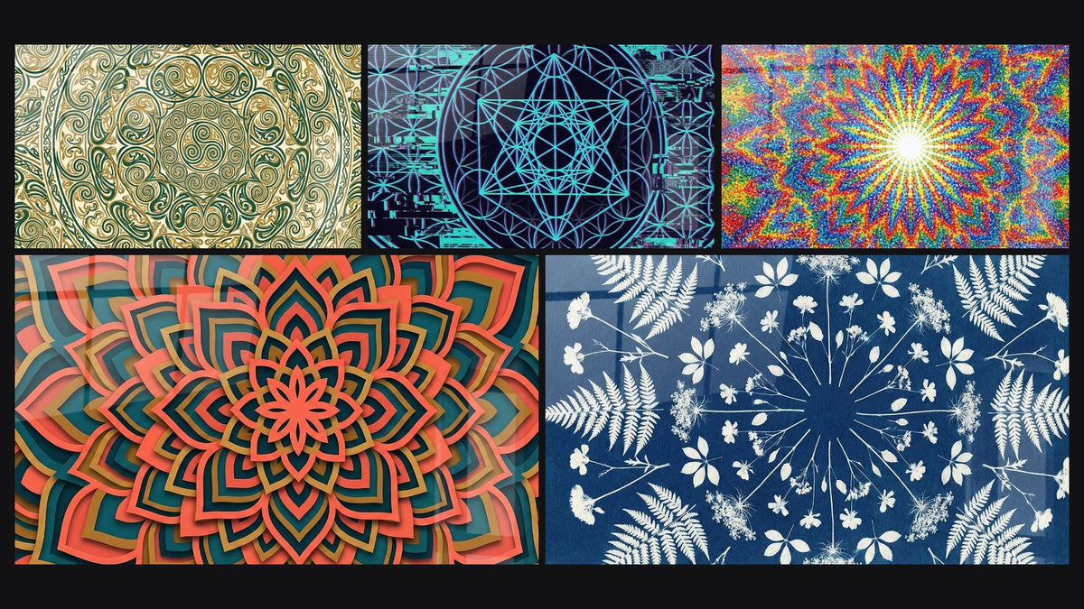 Mosaico de cinco cuadros, entre ellos Espirales Entrelazadas Verde y Oro y Geometría Sagrada Turquesa y Violeta