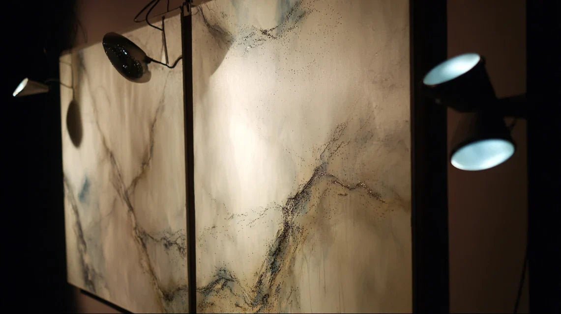 Lumière + tableau : comment éviter les reflets gênants dans un couloir ?