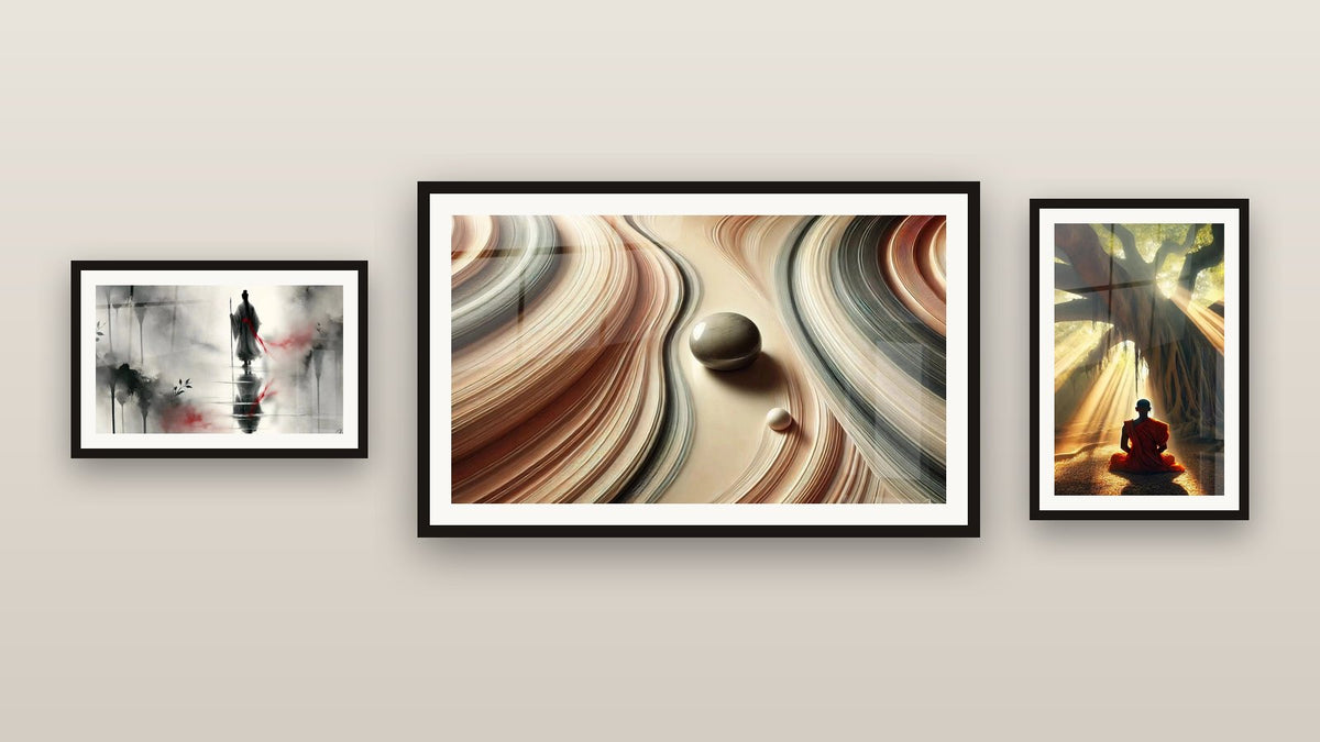 Pared de galería con tres cuadros enmarcados: Tranquilidad en Bosque, Líneas y Perspectivas y El Sendero del Despertar