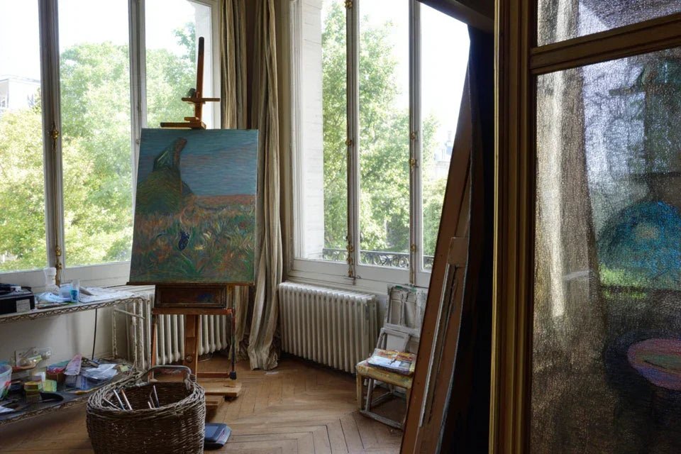 Quels tableaux pour une pièce très ensoleillée : éviter reflets et décoloration