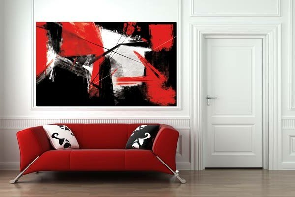 Salon moderne avec un canapé rouge et une œuvre d'art abstraite noire et rouge au mur