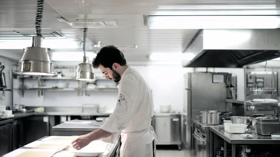 Tableaux dans une arrière-cuisine design