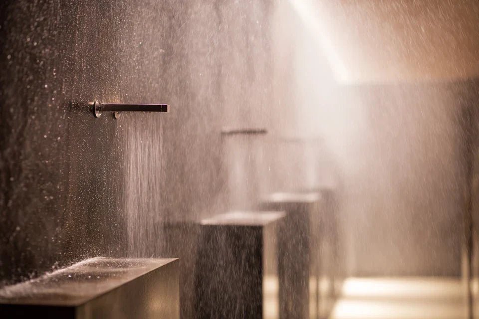 Tableaux et humidité : quels matériaux choisir pour chaque pièce ?