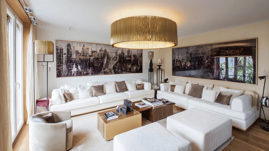Tableaux panoramiques dans une pièce avec plafond standard