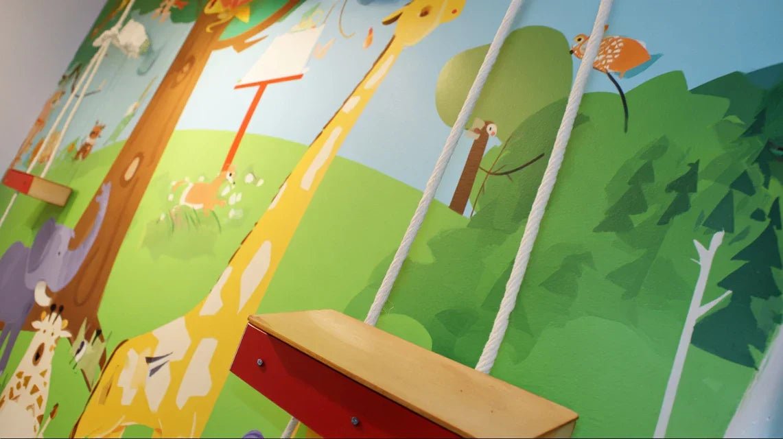 Tableaux pour enfants : attention aux fixations et matériaux