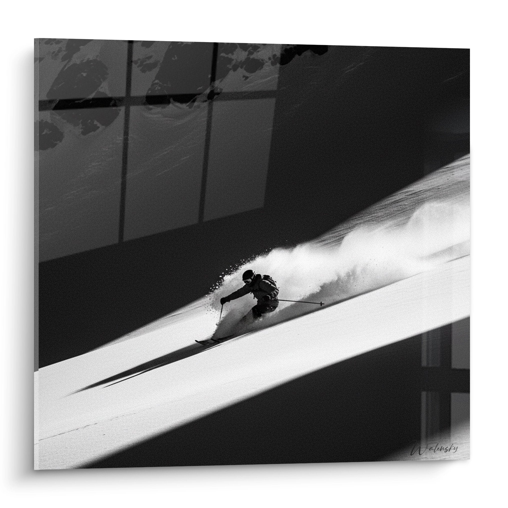 Tableau noir et blanc d'un skieur dans la poudreuse créant un panache de neige spectaculaire