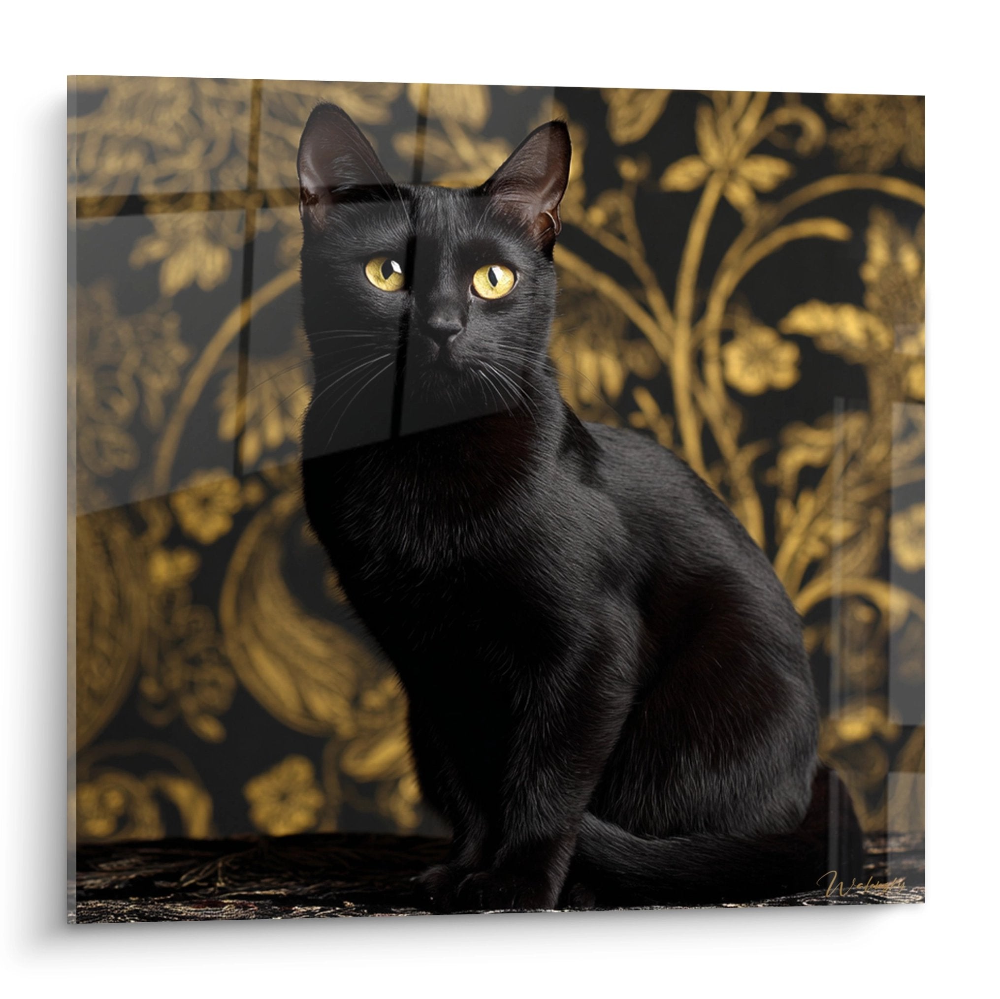 Quadro gatto Bombay nero con occhi dorati e fiocco su sfondo decorativo dorato