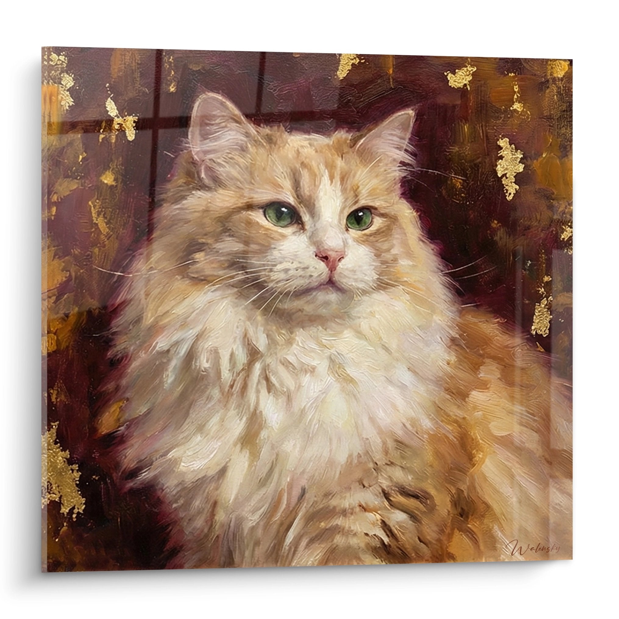 Ritratto artistico di un gatto Ragamuffin rosso con occhi verdi su sfondo dorato, quadro murale decorativo