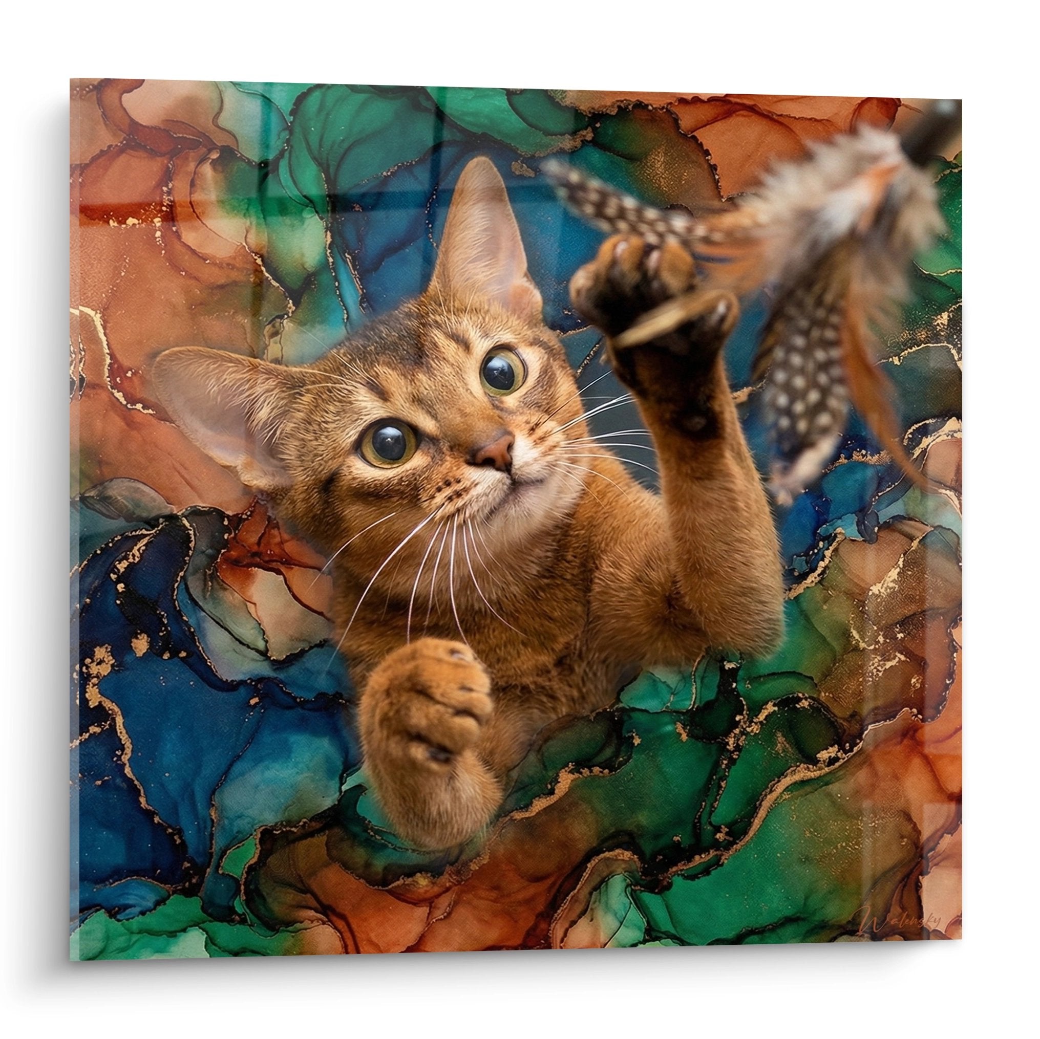 Dekoratives Gemälde einer spielerischen roten Abessinier-Katze auf künstlerischem Hintergrund in Türkis und Kupfer