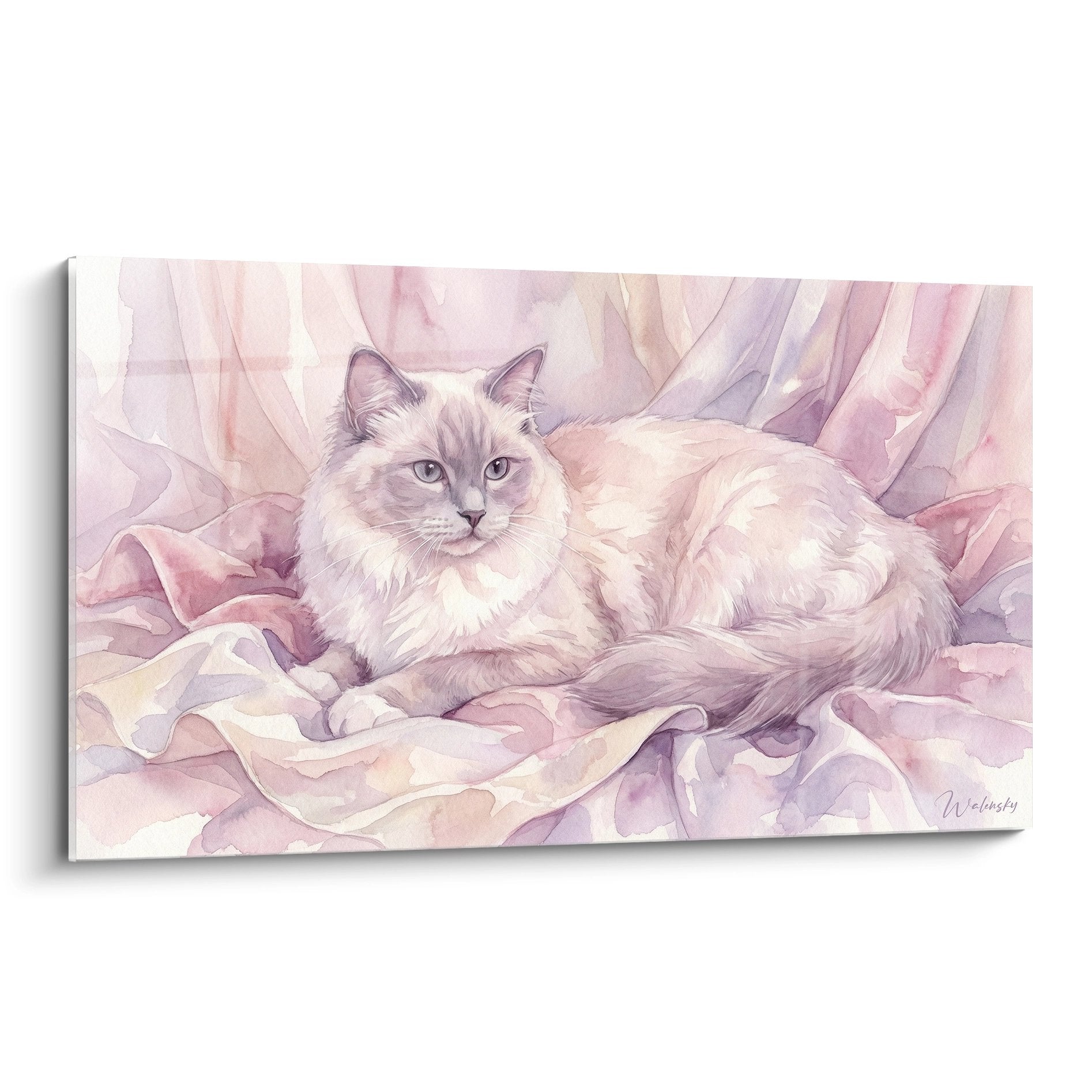 Quadro acquerello gatto Ragdoll con occhi blu su tessuti rosa e viola pastello, stile artistico delicato