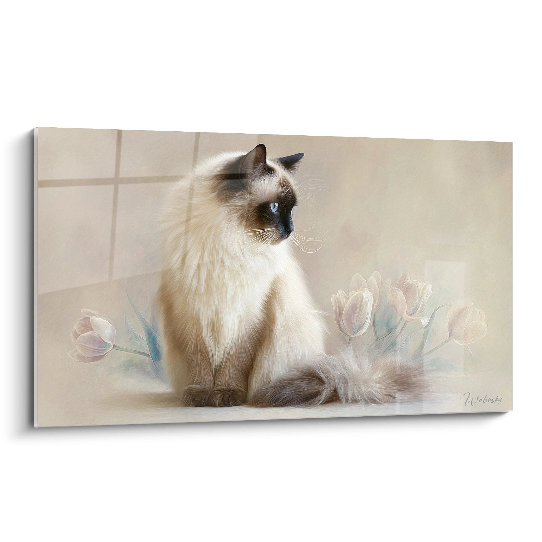 Quadro artistico gatto birmano dagli occhi blu seduto accanto a tulipani bianchi su sfondo beige neutro