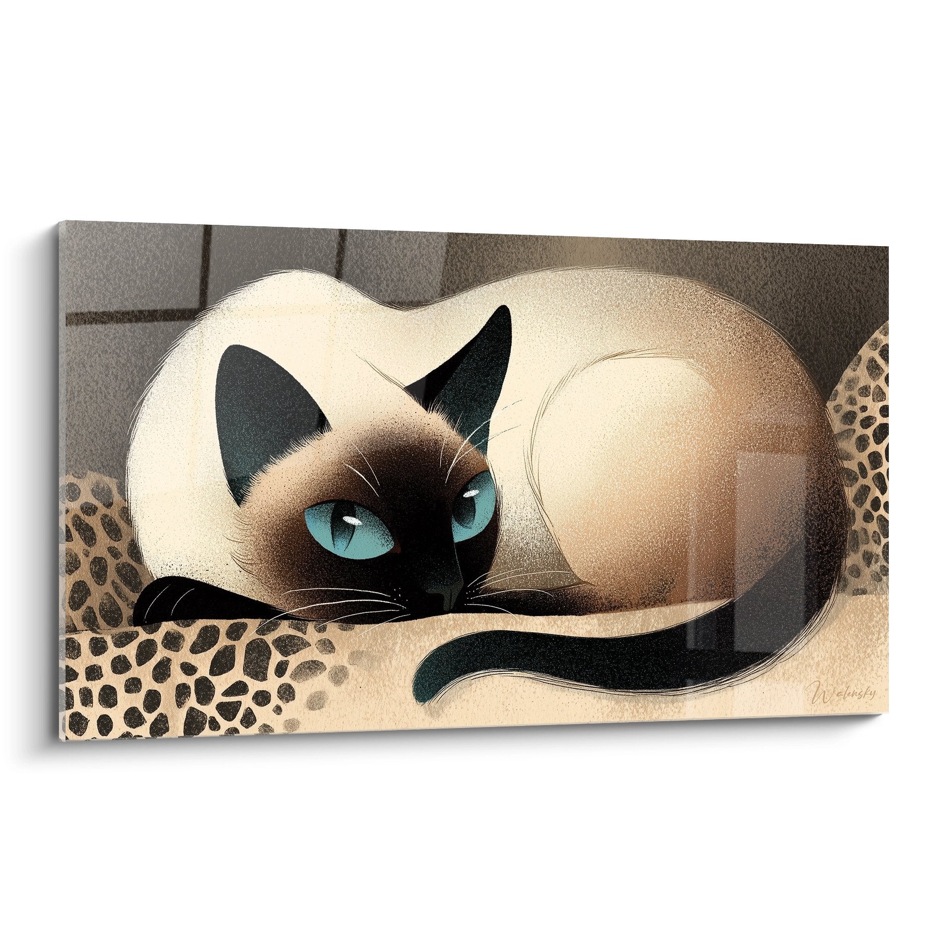 Quadro gatto siamese disteso su cuscino leopardato con occhi turchesi, elegante arte murale felina