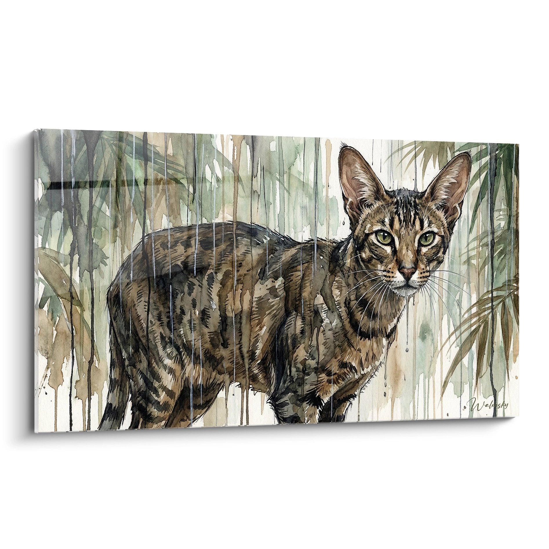 Tableau aquarelle chat Chausie tacheté dans décor jungle tropicale avec feuillages verts et effet coulures