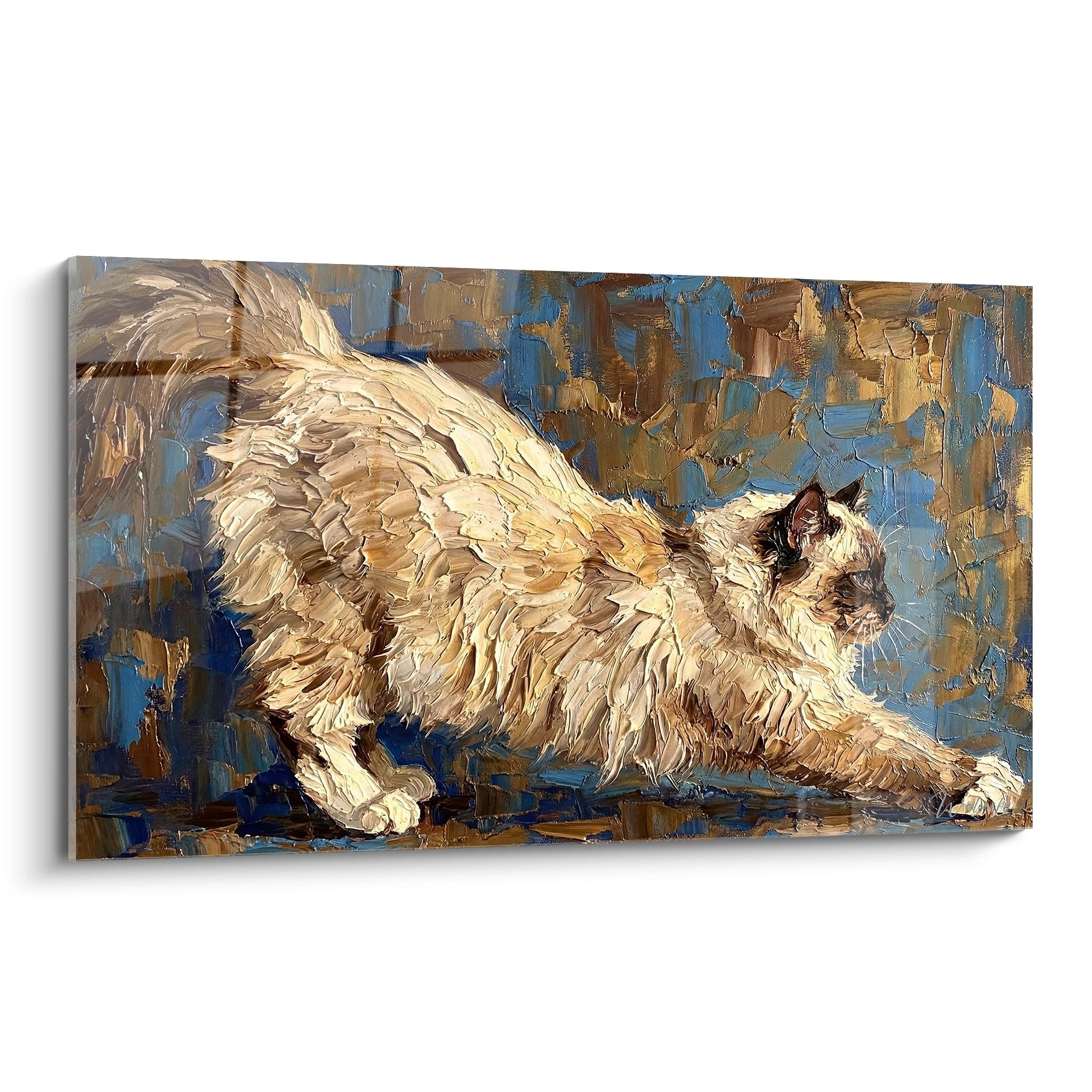 Quadro artistico di un gatto Birmano disteso nei toni dorati su sfondo blu, stile pittura impressionista