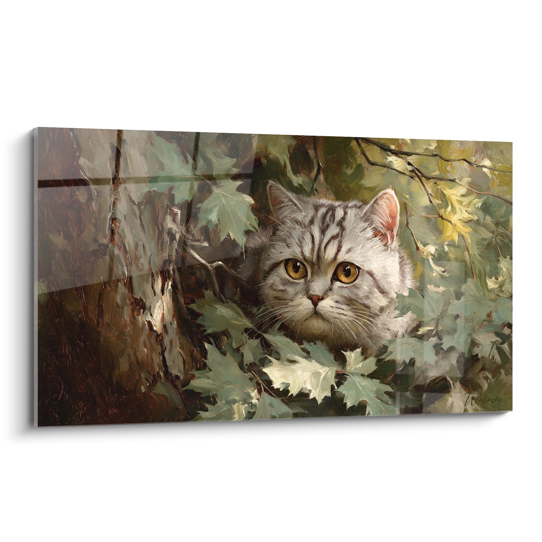 Quadro artistico gatto British Shorthair grigio con occhi dorati nella vegetazione autunnale verde e dorata