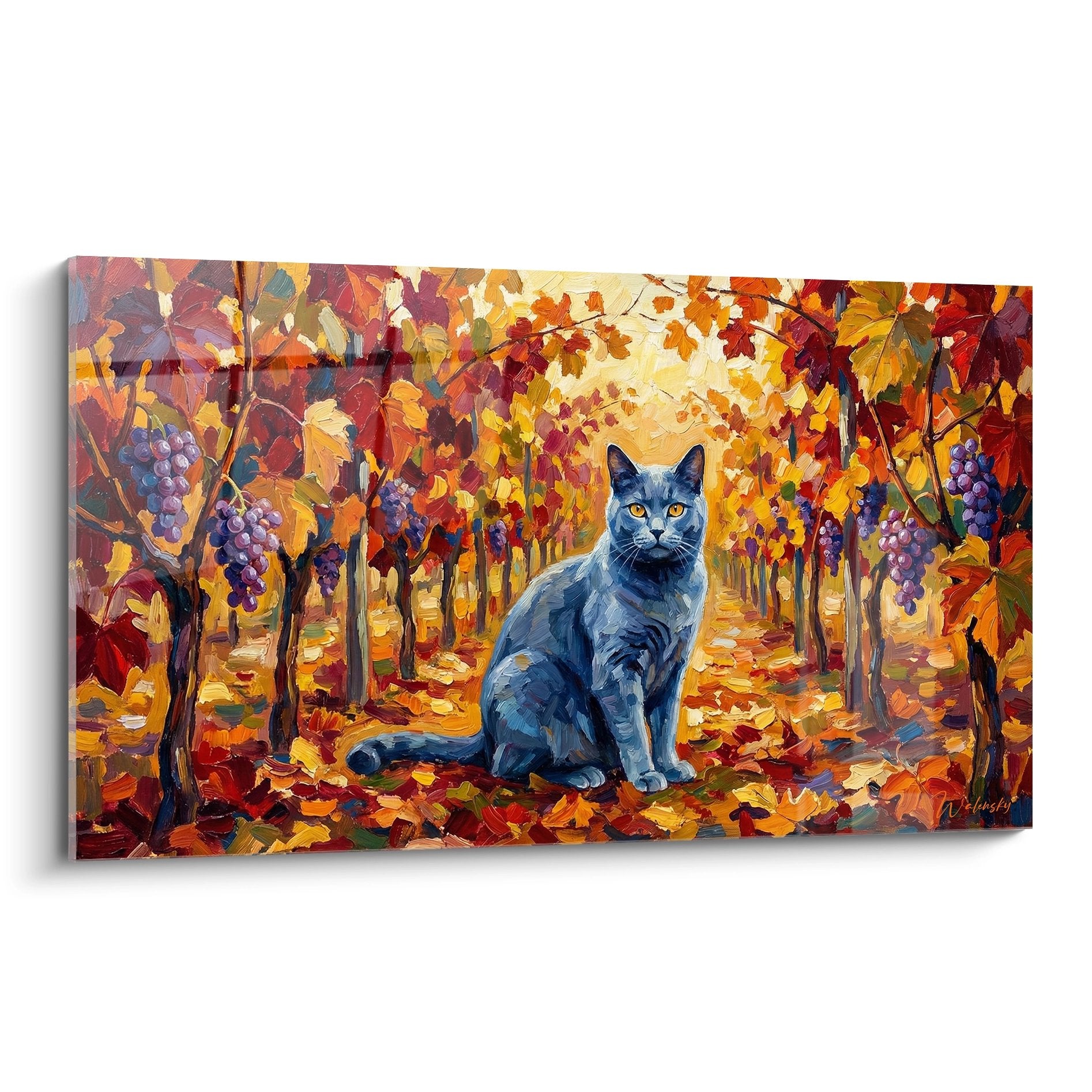 Tableau chat Chartreux bleu-gris assis dans vignoble automnal avec grappes violettes et feuilles dorées