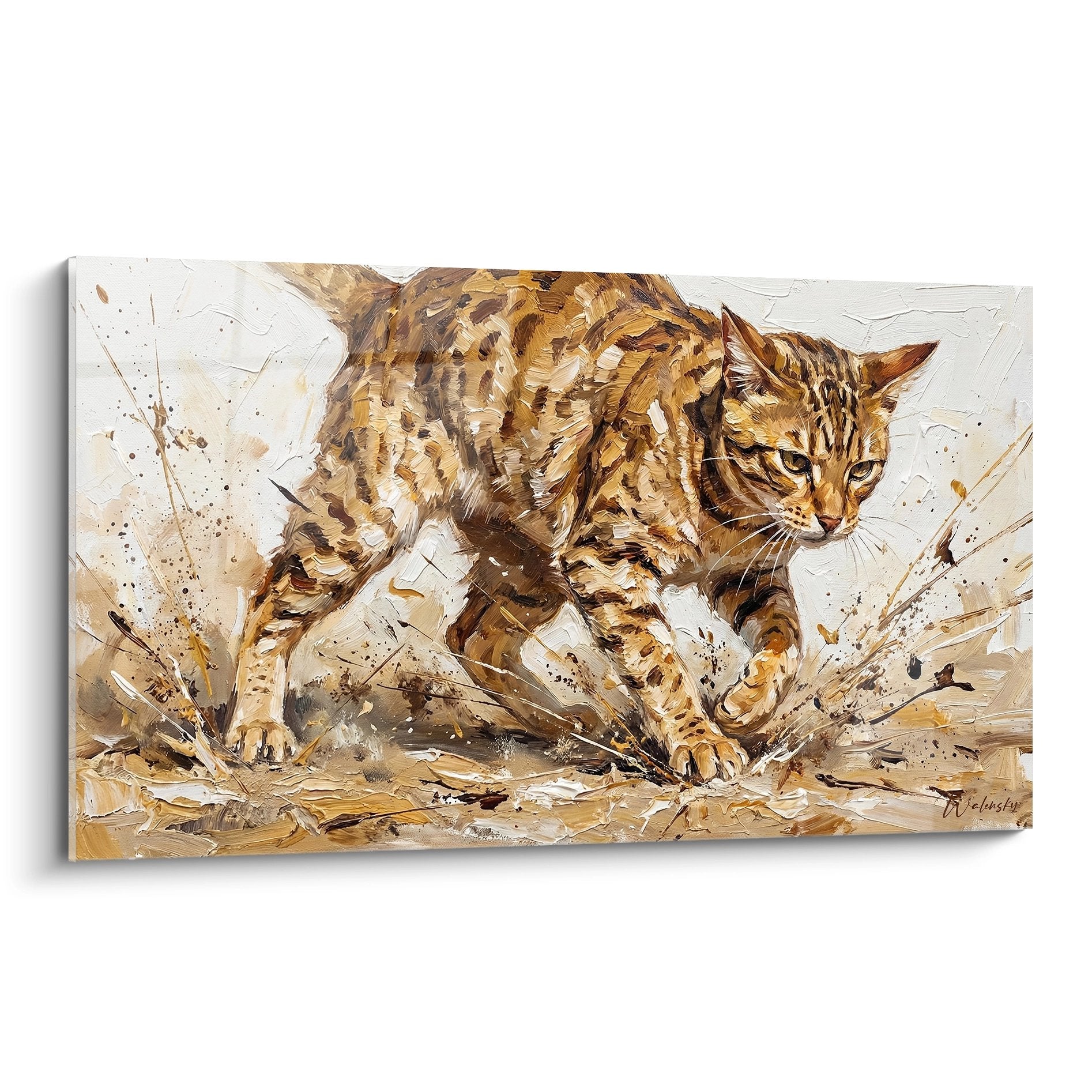 Tableau artistique d'un chat Ocicat tachete bondissant avec energie sur fond beige aux tons chauds