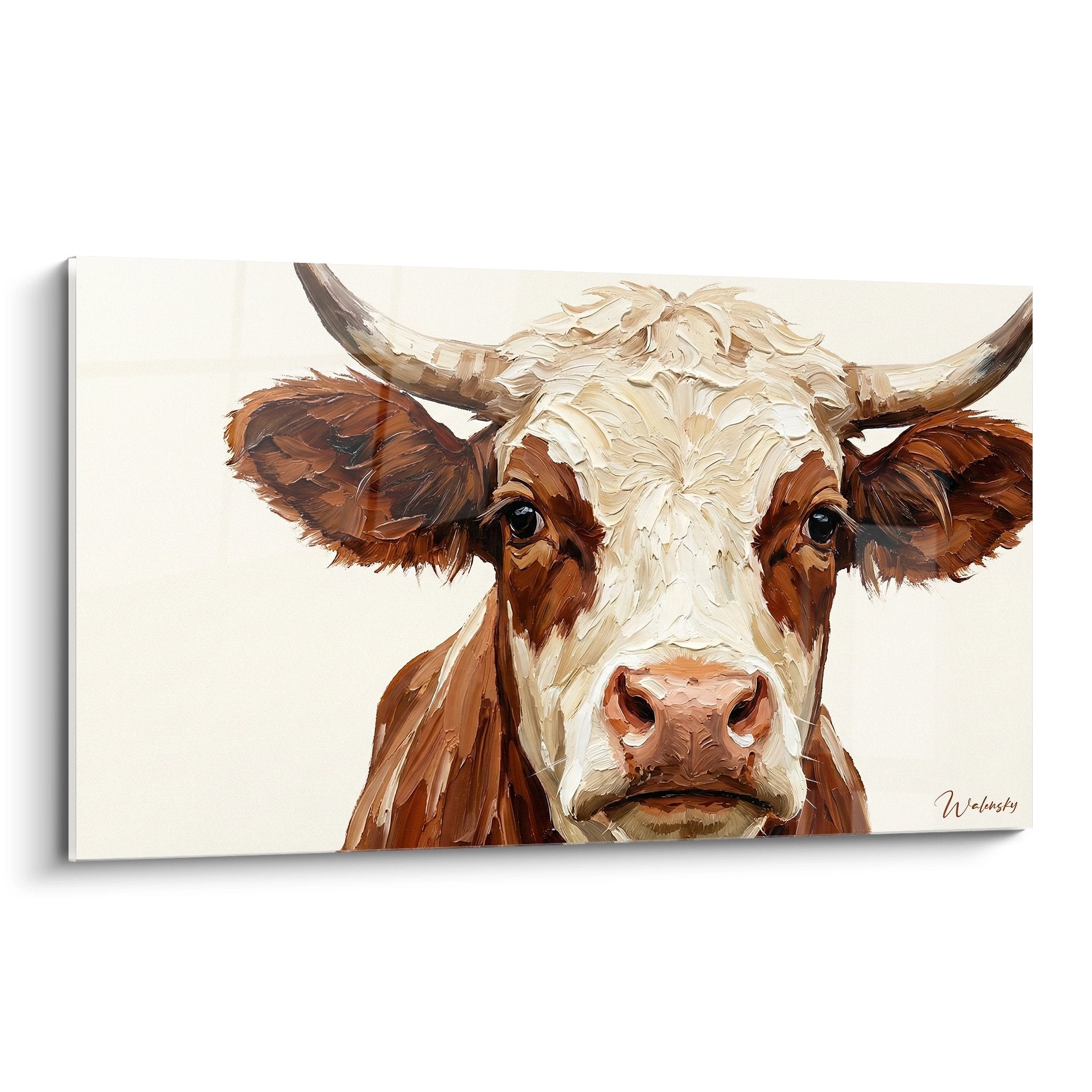 Quadro ritratto mucca delle Alpi savoiarde con corna curve, stile artistico realistico su sfondo beige