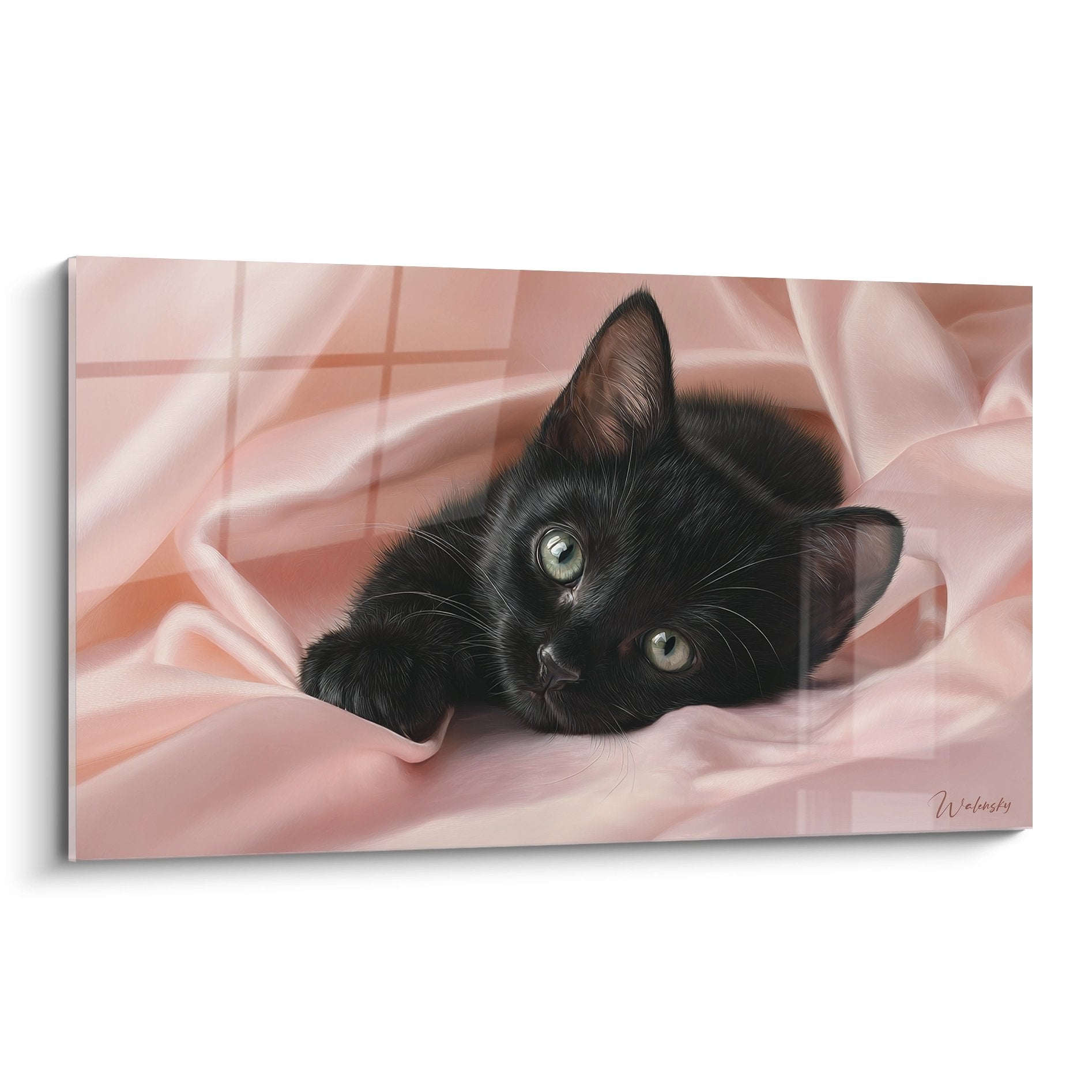 Tableau d'art mural représentant un chaton noir aux yeux verts allongé sur un tissu rose soyeux, style réaliste