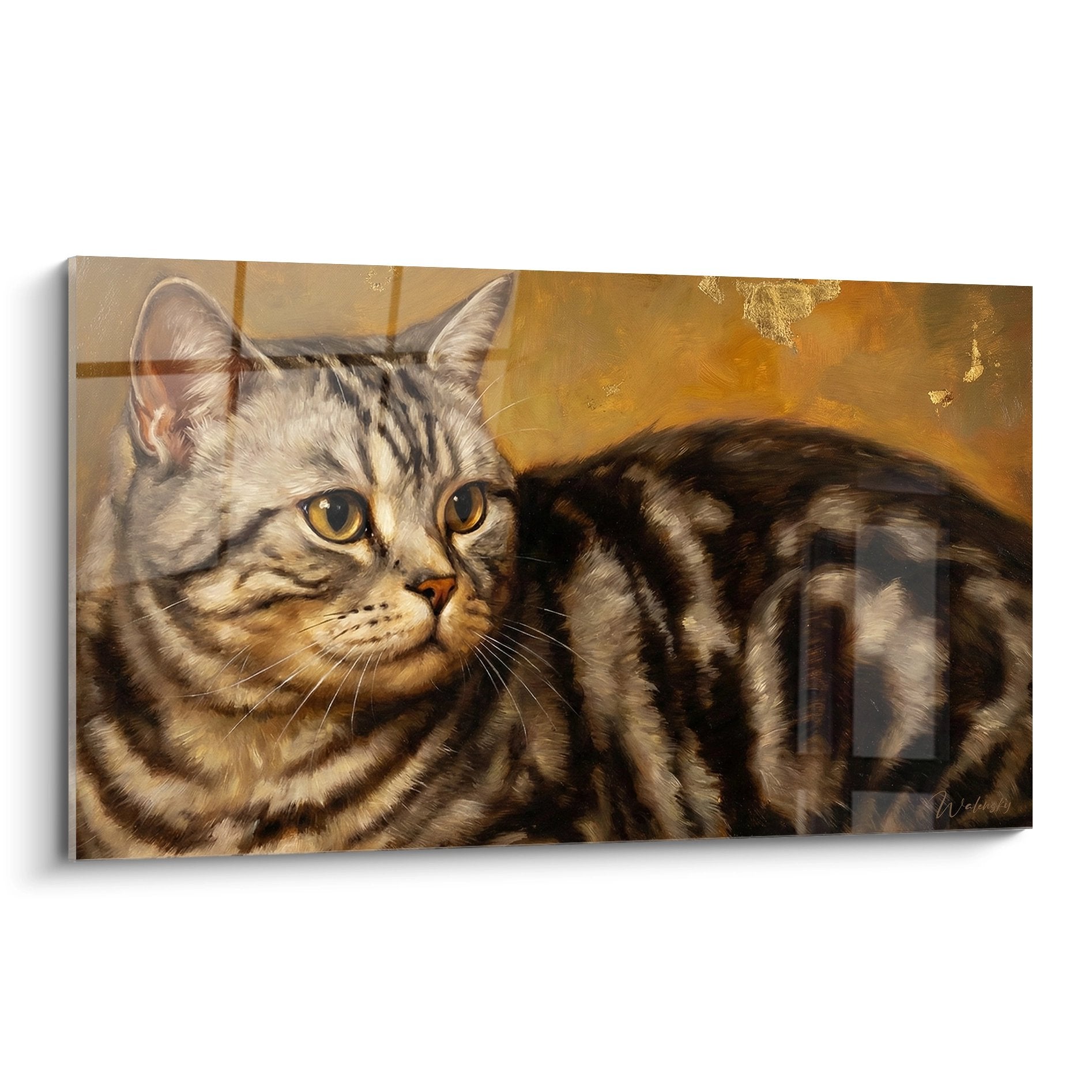 Tableau artistic chat American Shorthair tigré argenté aux yeux dorés sur fond chaleureux ambré