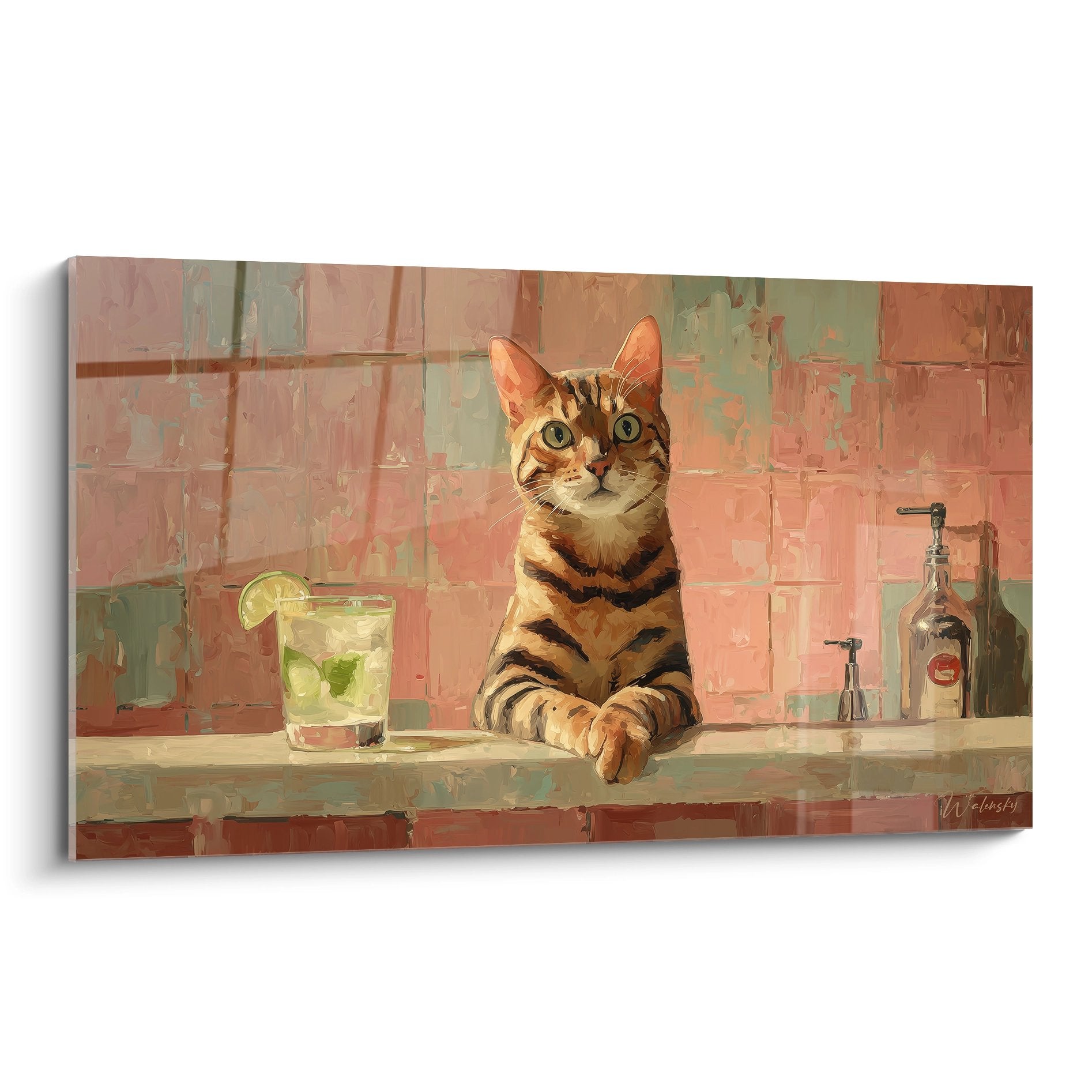 Katzen-Kunstdruck Toyger-Tiger sitzend hinter Vintage-Bartresen mit Cocktail und retrofliesenbelag in Rosa