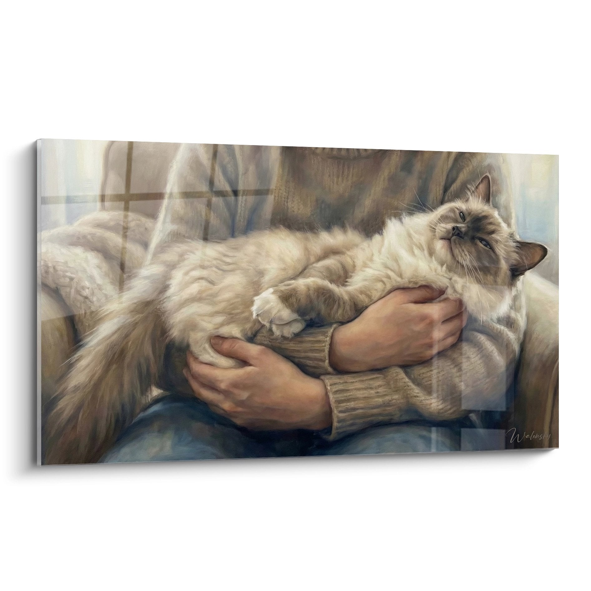 Quadro d'arte che rappresenta un gatto Ragdoll con occhi blu accoccolato teneramente tra le braccia del suo padrone