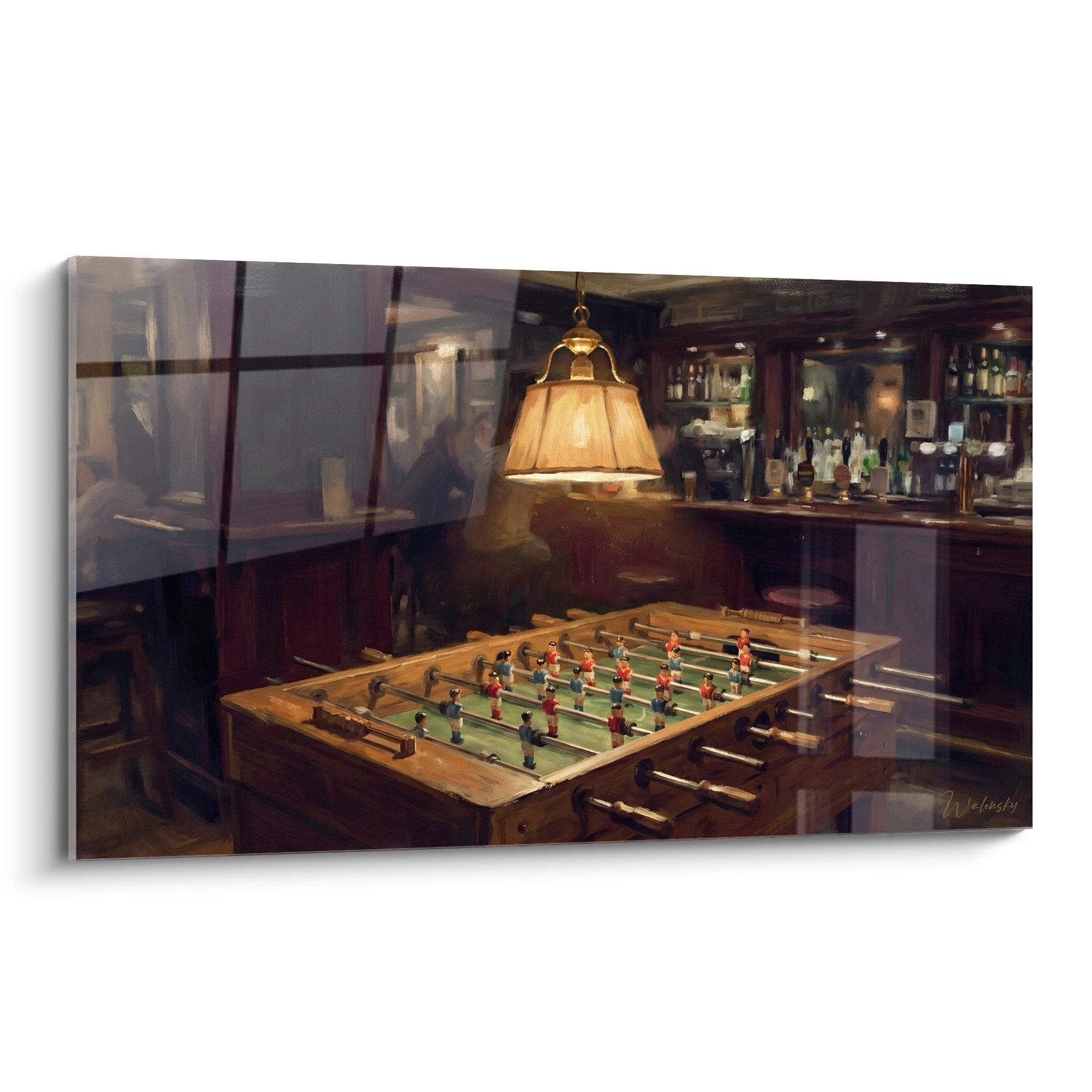 Tableau bar vintage avec baby-foot en bois sous suspension dorée, ambiance pub chaleureuse