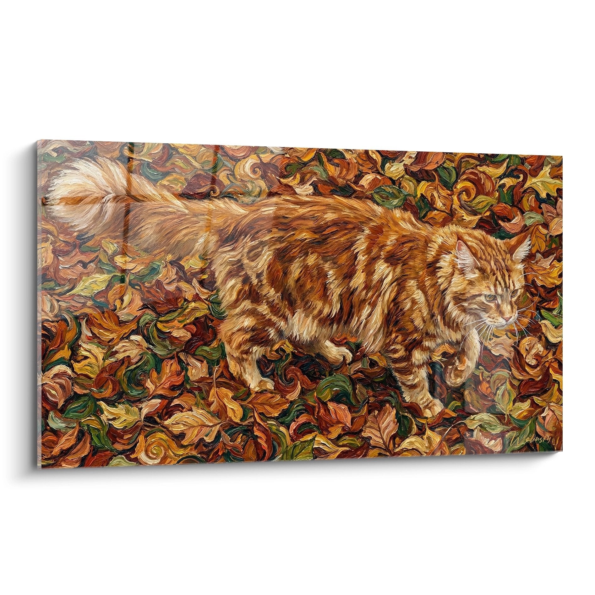 Wandkunsttafel mit einer rotgoldenenen Maine Coon Katze in herbstlichem Dekor mit goldenen Blättern im postimpressionistischen Stil