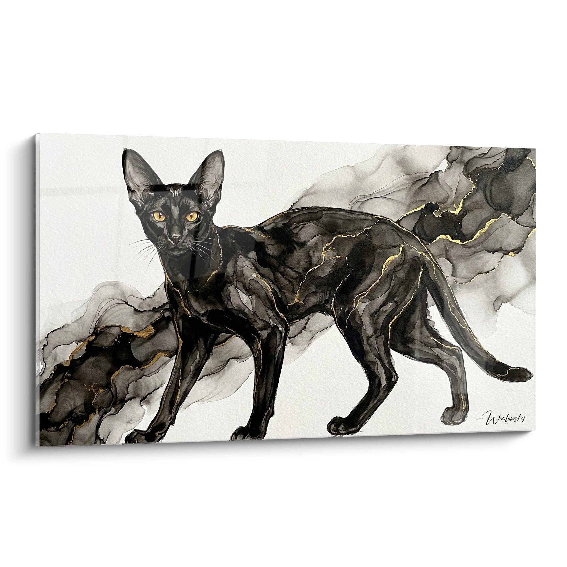 Tableau aquarelle chat noir aux yeux dorés avec effets abstraits gris et touches dorées sur toile blanche