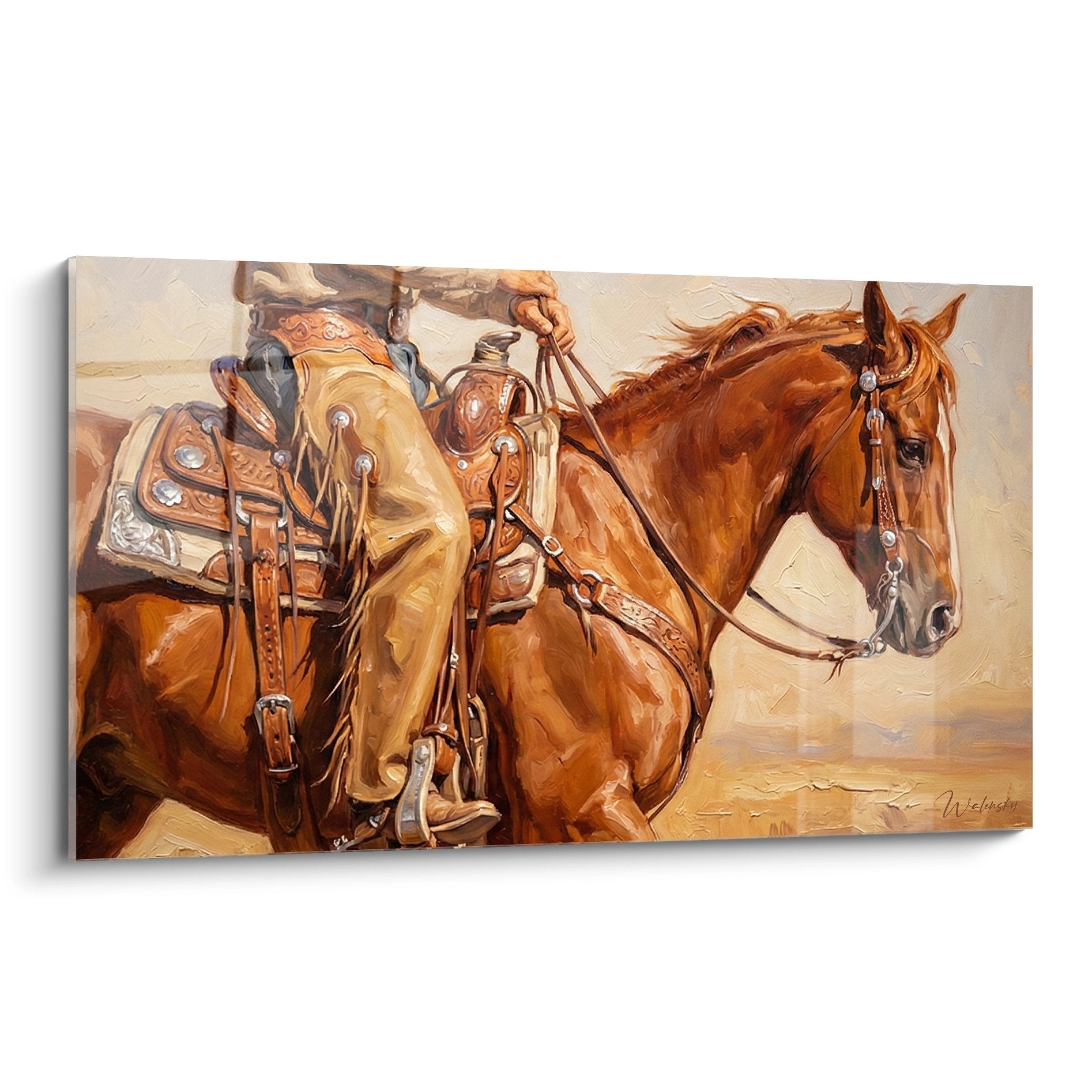 Quadro cowboy con cavallo baio sellato, attrezzatura western dettagliata, tonalità calde arancioni e marroni
